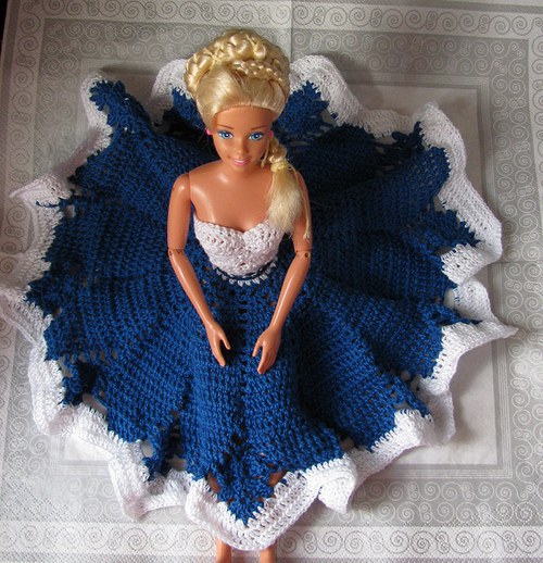 Barbie - modro-bílé šaty — foto 1