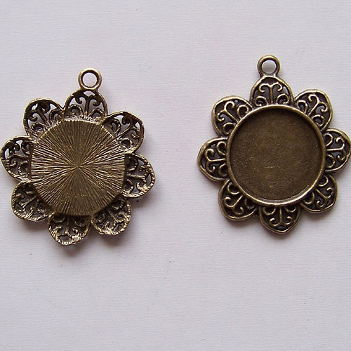 Přívěsek kytka/ ant.bronz/ 35x39mm/ 1ks