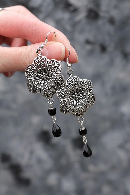 Ornamental Flower in silver/black — foto 1