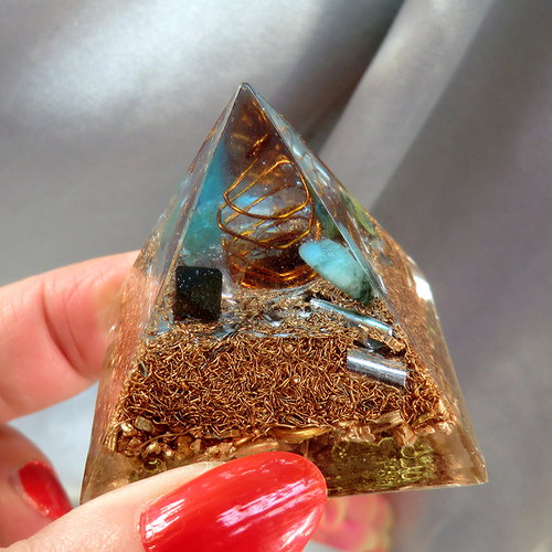 Orgonit *Pyramida (3)* 4x4cm * Energie / magnetit — foto 1