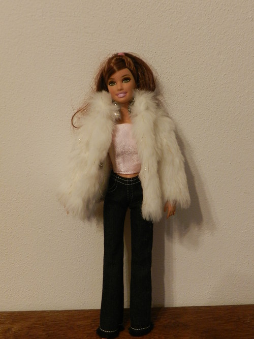 Kožíšek a džíny pro Barbie — foto 1