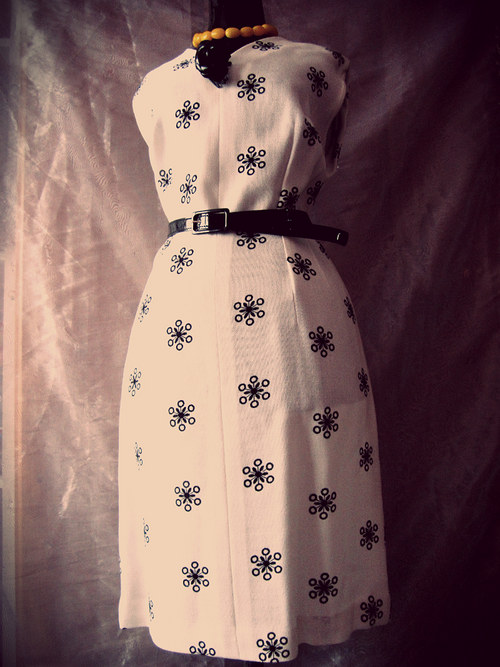 Retro šaty BLACK&WHITE — foto 1
