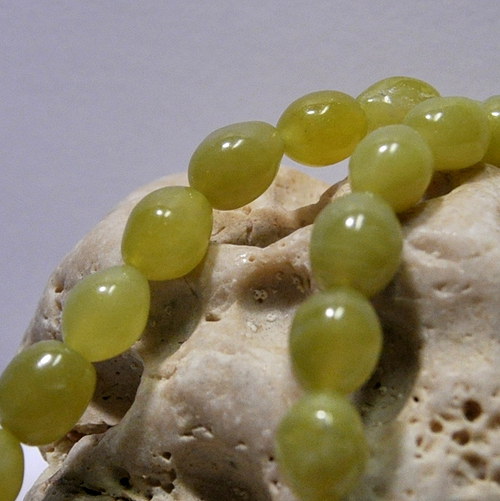 NEFR3593 Nefrit oliva 10x8 mm — foto 1