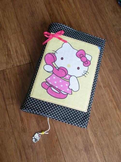 Obal na knihu Hello Kitty + přívěšek — foto 1