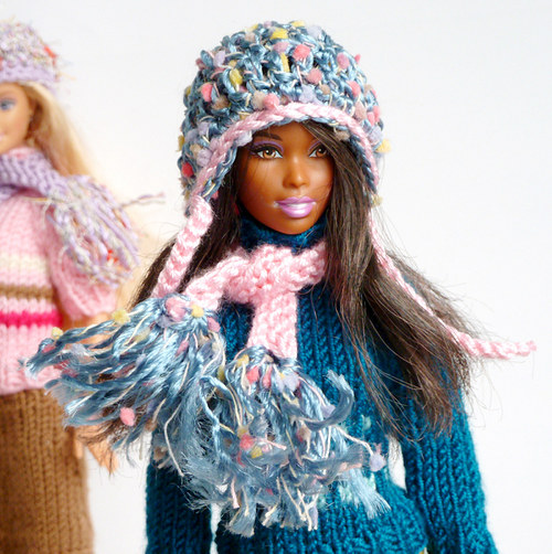 BLUE melírovaná ušanka a šála pro Barbie — foto 1