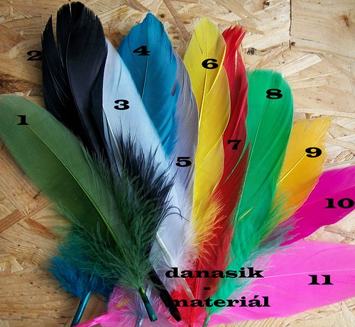 BAREVNÉ PEŘÍ 15-20 cm, 4 kusy