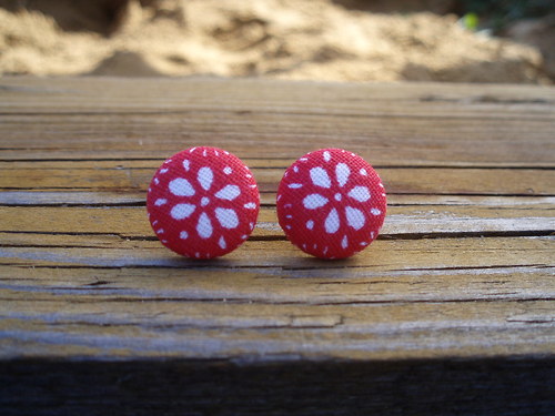 Buttonkové naušnice s kytičkami — foto 1