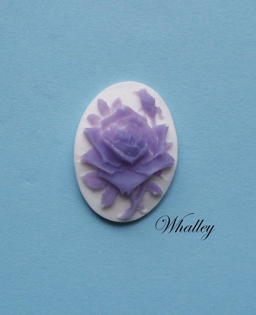 Cameo Violet Rose 25x18 mm 1ks