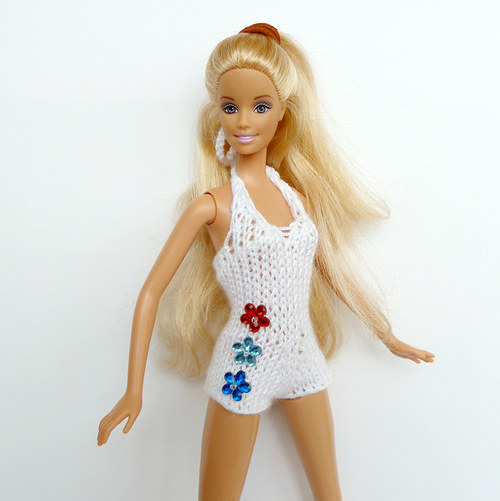 Bílé plavky s kytičkami pro Barbie — foto 1