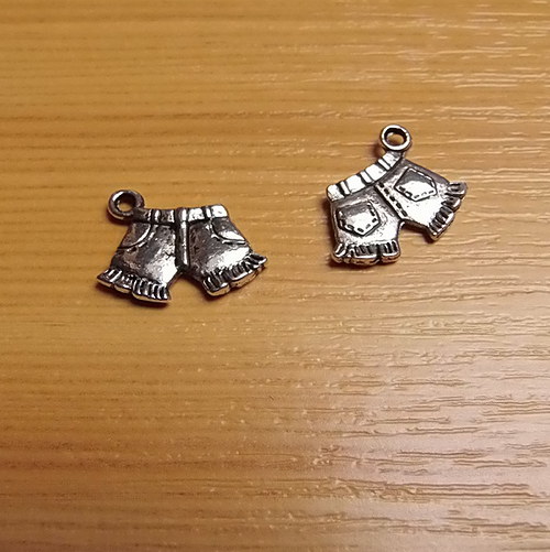 Kraťasy - stříbro - 10mm x 17mm - 2 kusy