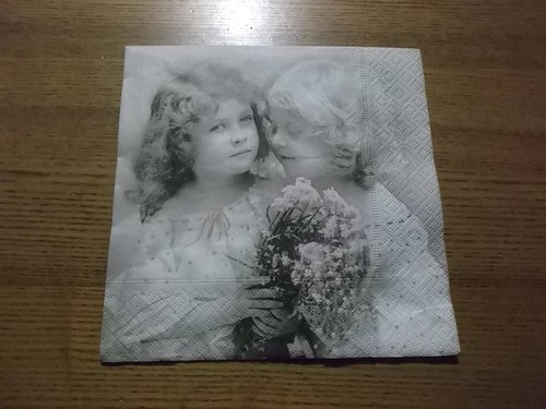 Ubrousek na decoupage - holčičky s květinou