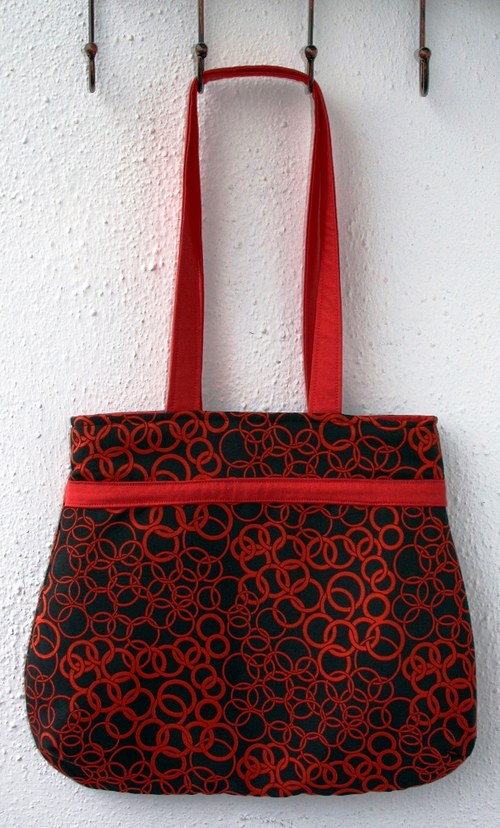 Red and black circles — foto 1