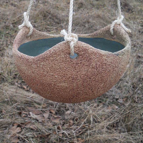 Závěsný květináč červený