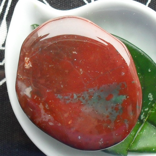 Jaspis brekcie 42x36x7mm — foto 1