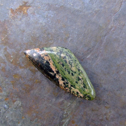 Serpentin, kabošon č. 827 — foto 1