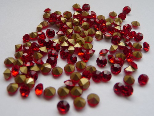 Šatony červená 3,4mm 20 kusů