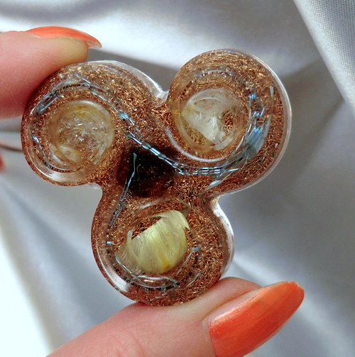 Orgonit *Amulet (10)Triskel - Sagenit / Marion — foto 1