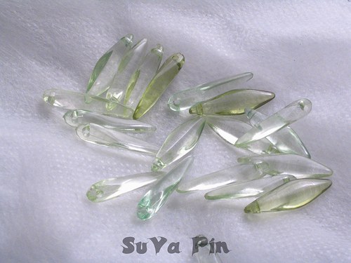 Korálky zelený průsvitný 20x4mm; 50 ks