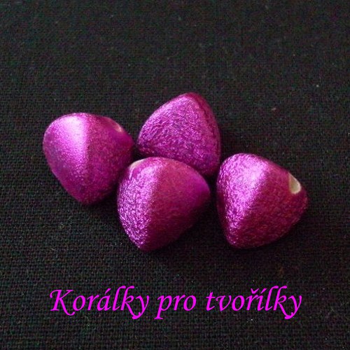 Růžové pyramidy 4ks/8,- Kč