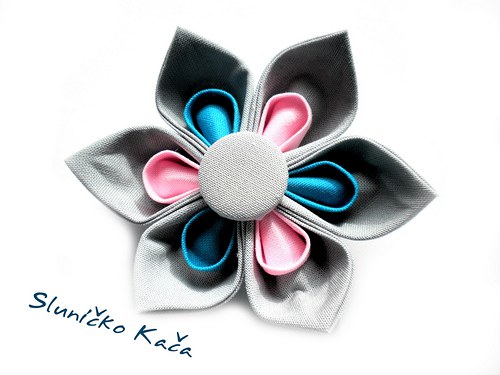 Kanzashi brož Šedý dikolor — foto 1