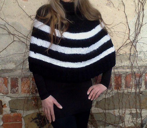 Dámské pončo ručně pletené — foto 1