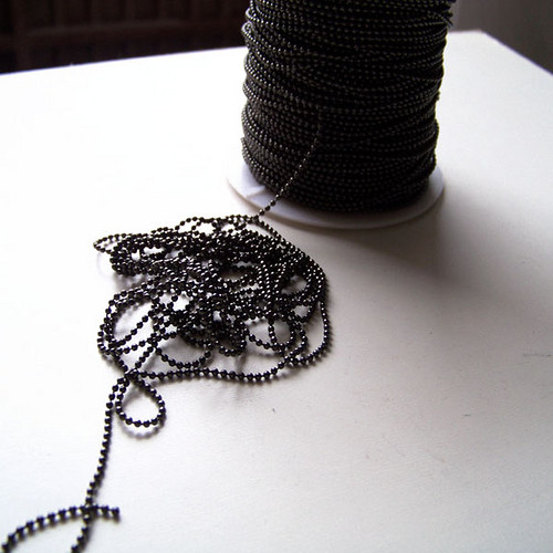 Řetízek kuličkový/ gunmetal/ 1,5mm/ 1M