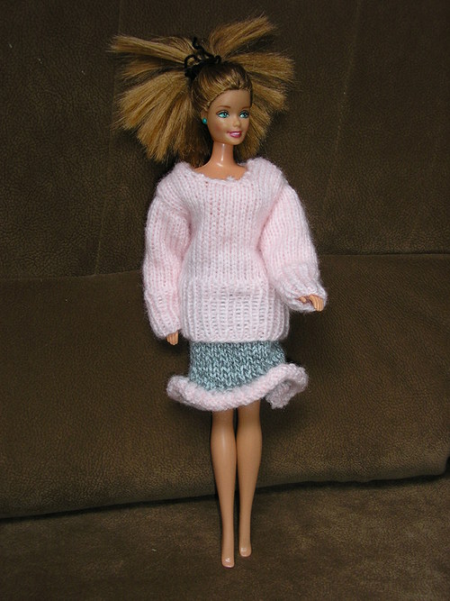 Svetr na Barbie