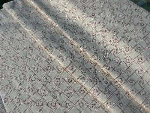Kostka s kytičkou na režné — foto 1