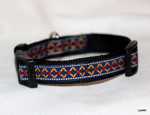 Obojek 1,5cm vyšívané kostičky