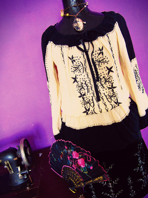 Vintage halenka black&cream — foto 1