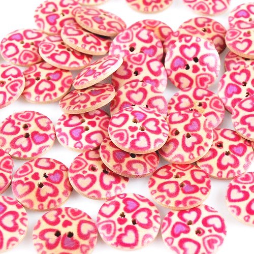 Dřevěný knoflík se srdíčky 17,8 mm