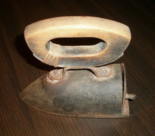 Starodávná žehlička — foto 1