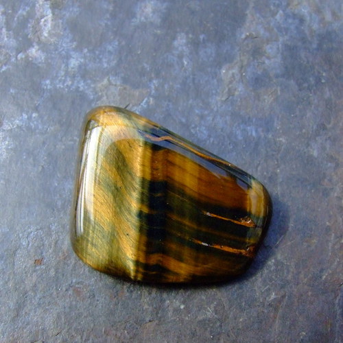 Tygří oko multicolor, kabošon č.916 — foto 1