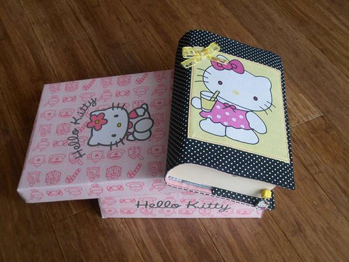 Obal na knihu - Hello Kitty s přívěskem — foto 1