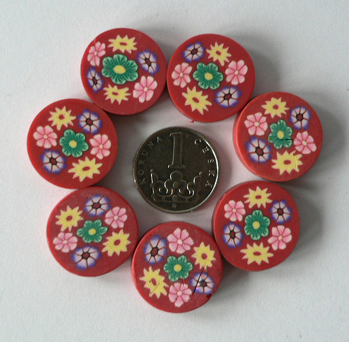 Korálky FIMO - placička průměr 2 cm.