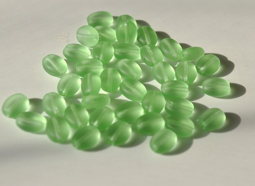 Světlezelené mat placičky 8/6 mm, 40ks
