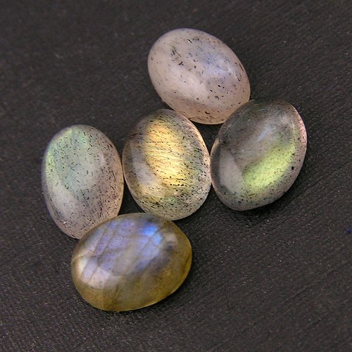 Labradorit - kabošon 8x6mm — foto 1