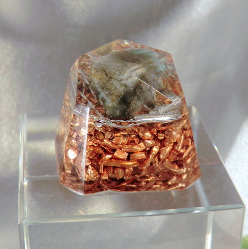 Orgonit (18)* Diamant malý se Smaragdem — foto 1