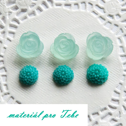 Mix chryzantém (10mm) a růžiček (12mm) - 6 ks