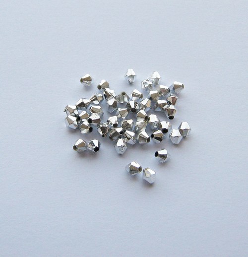 Plastové kužely 4mm 100ks.