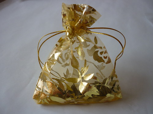 O2/organza sáček s růžemi / 9x6,5 cm zlatý