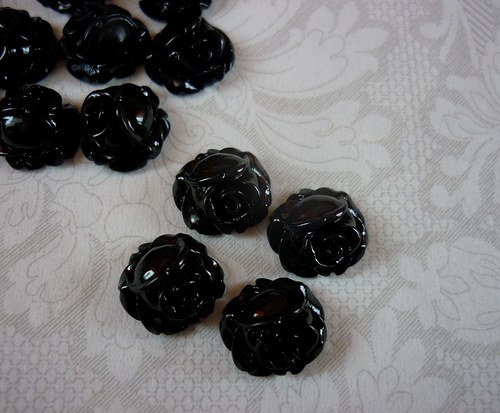C5/ kabošon růžička černá / 10x10x6mm / 4ks
