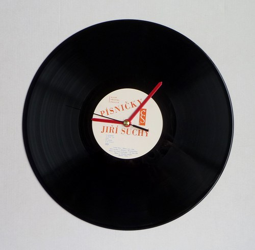 Vinylové hodiny Jiří Suchý — foto 1