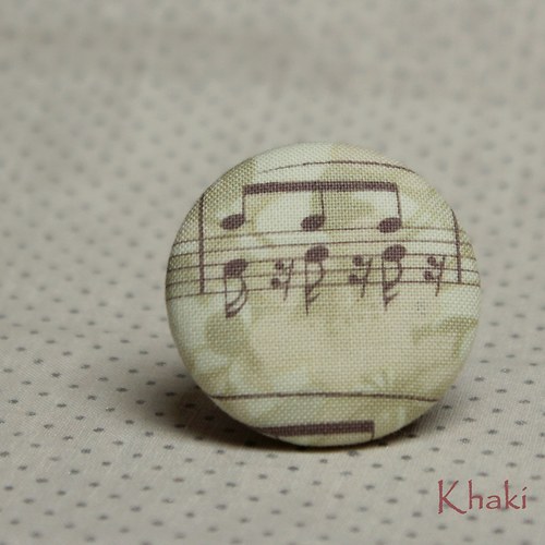 Music - buttonková brož — foto 1