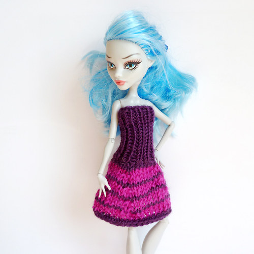 Fialové šaty pro Monster High — foto 1