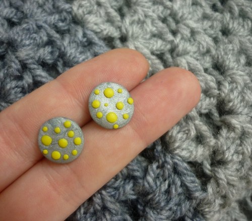 Dots. (šedo žluté) — foto 1