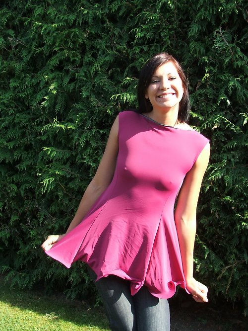 Růžové šaty — foto 1