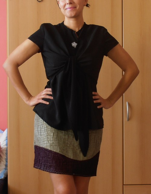 Halenka s květinou — foto 1
