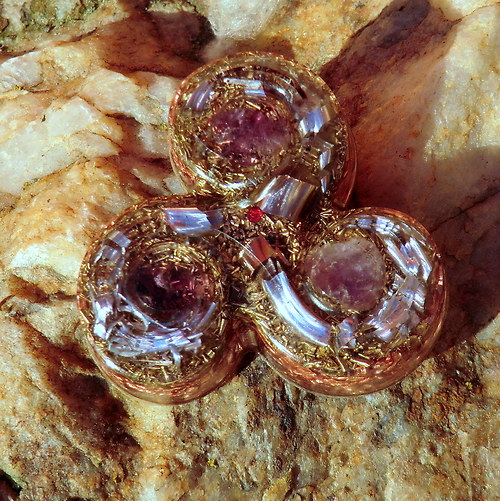Orgonit *Amulet (2) *Triskel *Ametystový* — foto 1