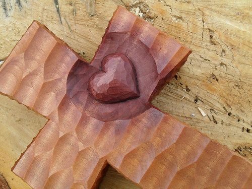 Kříž, hnědá barva — foto 1